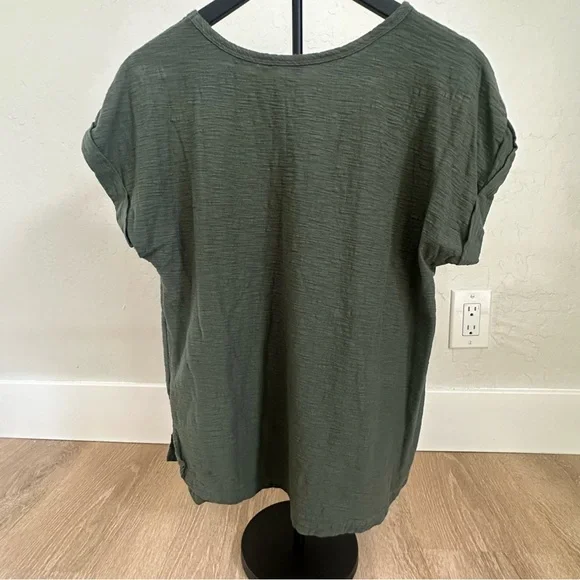 Merona Women’s Dark Olive Green Short Sleeve Tee with pocket. Size Large - Picture 2 of 13